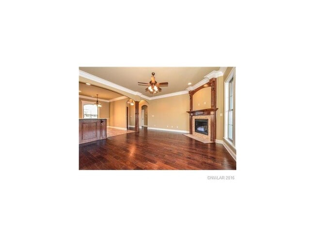 Foto del edificio - 4 Bedroom/3 Bath Home with Bonus Room in G...