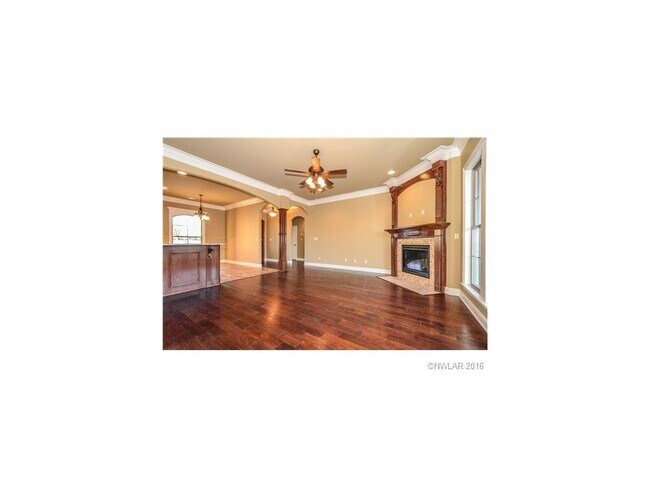 Foto del edificio - 4 Bedroom/3 Bath Home with Bonus Room in Gardens of Southgate