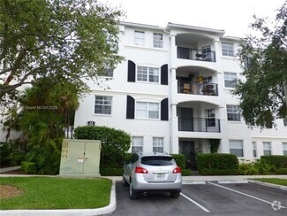 Building Photo - 3245 NE 184th St