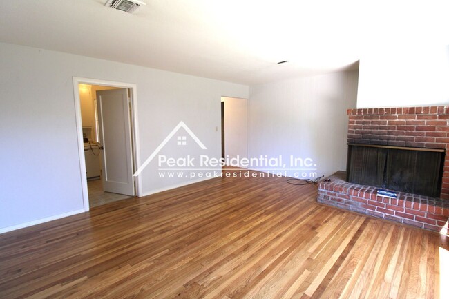 Building Photo - 2 br, 1 bath House - 5629 El Granero Wy