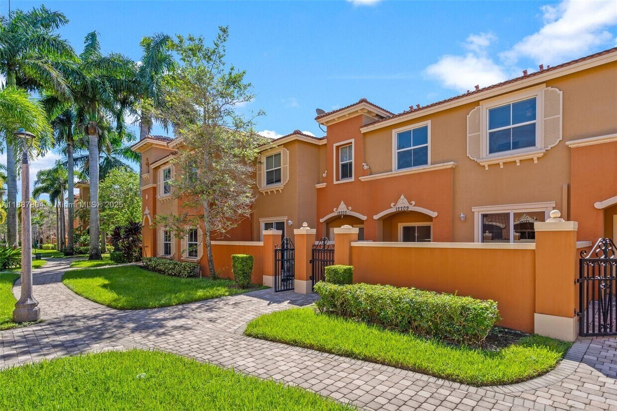 Foto principal - 12209 SW 27th St