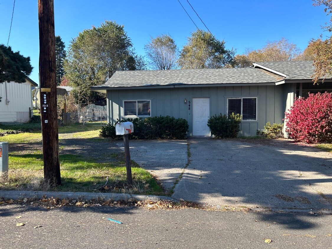 538548 SW 3rd St, Madras, OR 97741 Townhome Rentals in Madras OR