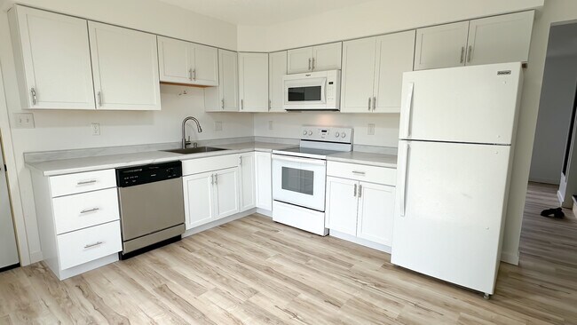 Foto del edificio - 828 Wildwood Rd