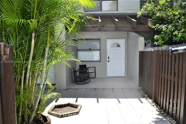 Foto del edificio - 10010 NW 9th St Cir