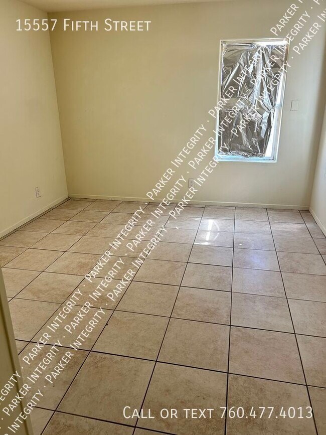 Building Photo - 15557 Fifth Street-