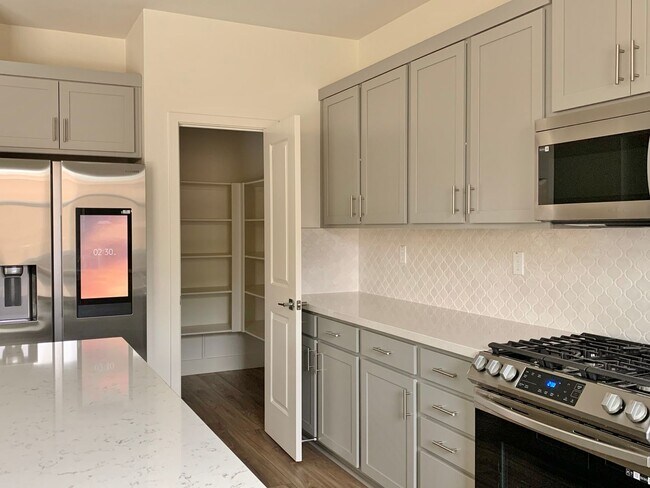 Foto del edificio - 4 Bedroom Home in Hollister