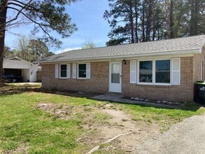 Building Photo - 2913 Monroe Dr