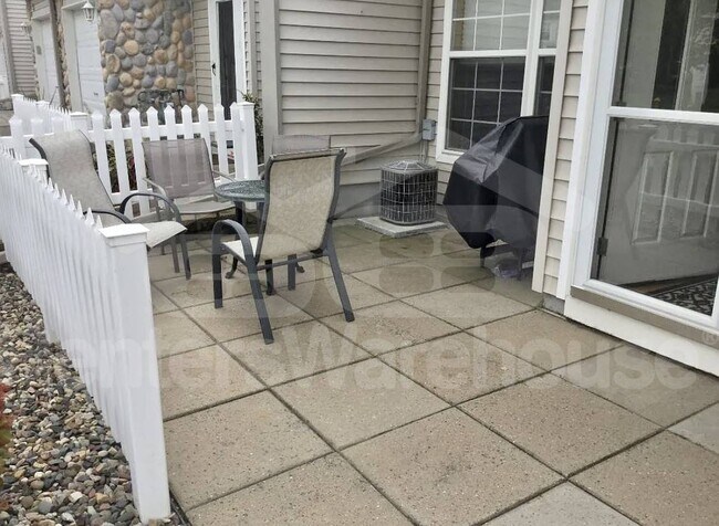 Foto del edificio - 3635 Lawndale Ln N