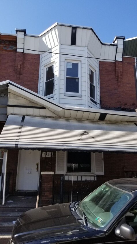 Primary Photo - Front Porch Row - Strawberry Mansion