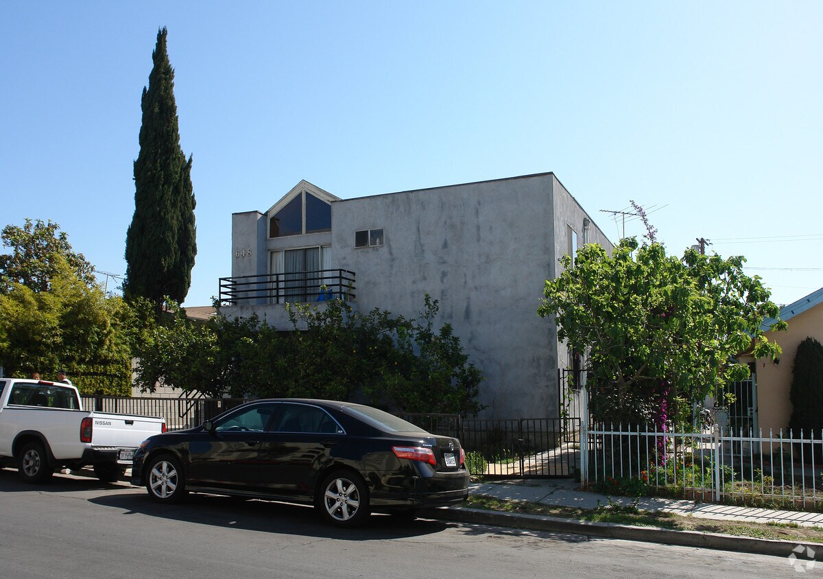Foto del edificio - 648 N Oxford Ave