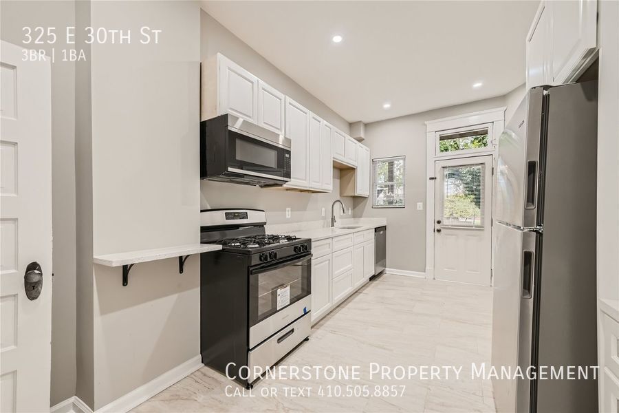 Foto principal - 325 E 30th St