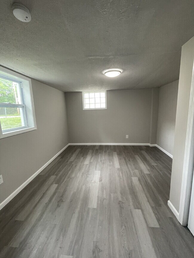 Foto del edificio - Spacious 5-bed house in Gary!