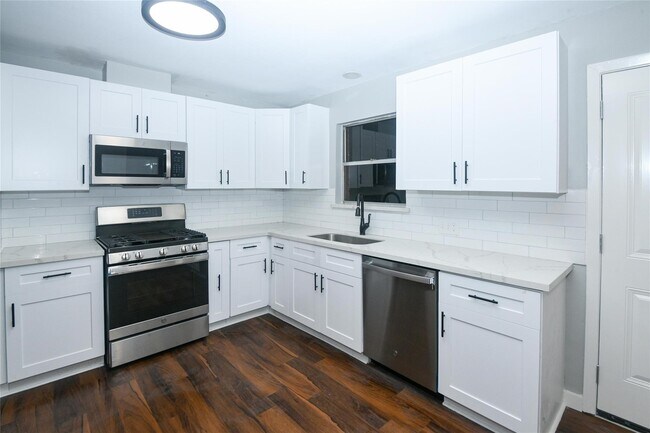 Foto del edificio - 204 E 18th St