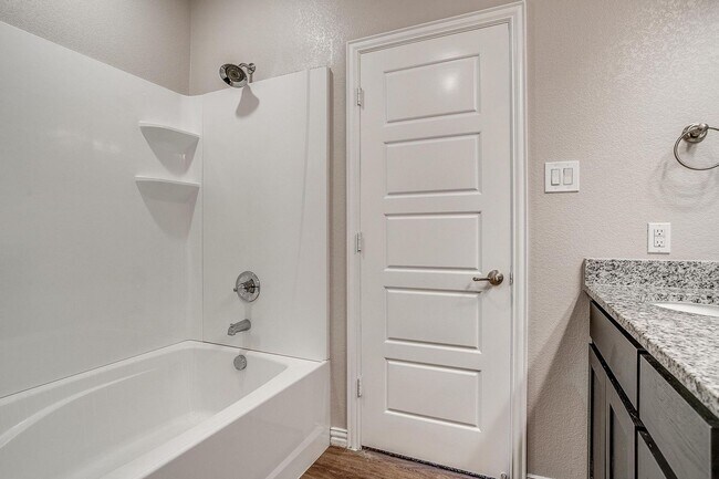 Building Photo - 3 bedroom Newer home MOVE IN SPECIAL