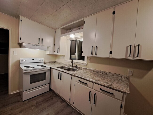 Building Photo - All Appliances Included & Great Views!