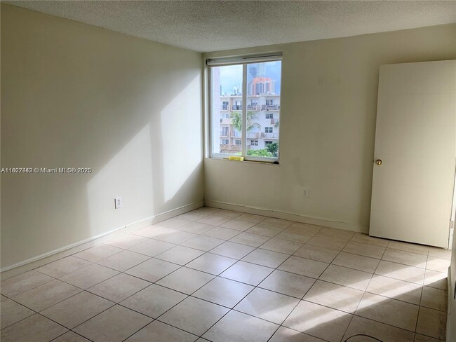 Building Photo - 250 180th Dr