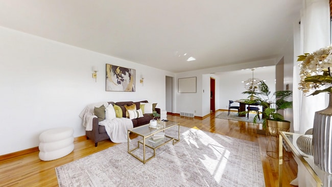 Building Photo - 44 Aurora Dr