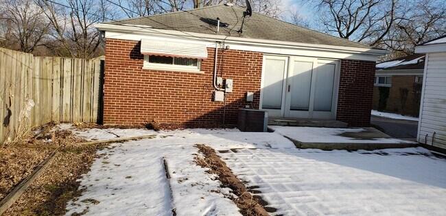 Building Photo - 17200 Highland Ave