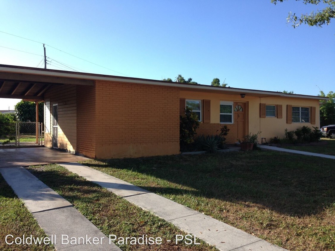 Primary Photo - 305 SE Airoso Blvd