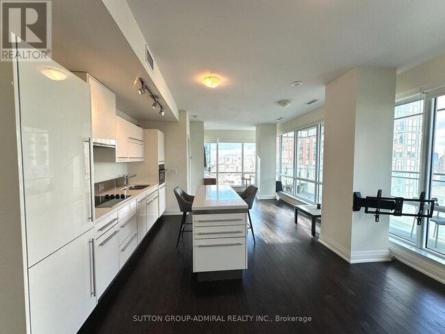 Building Photo - 80 John St