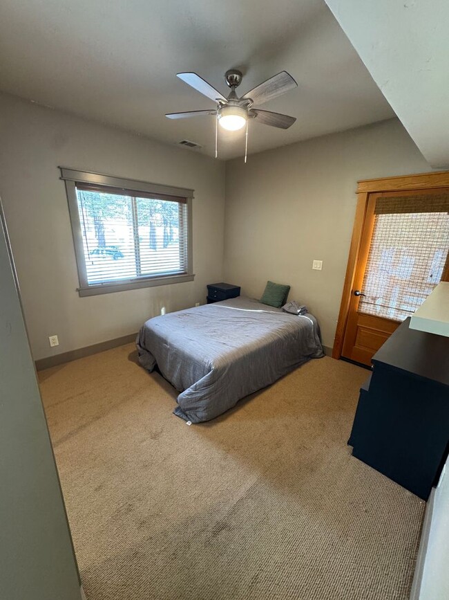 Building Photo - Fully Furnished Mountain Home with Private Deck