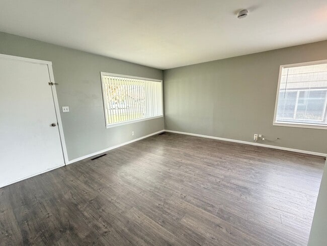 Building Photo - 1255 Montana St