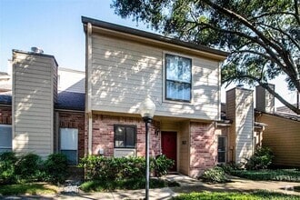 Building Photo - 913 Memorial Village Dr
