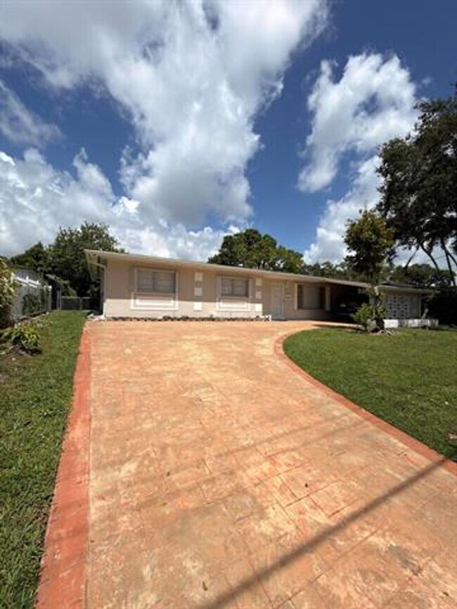 Building Photo - 7500 SW 98th Ct