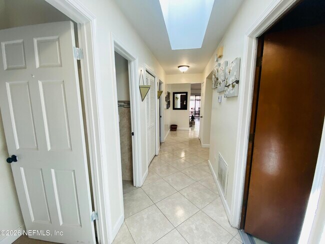 Building Photo - 2280 Ironstone Dr E