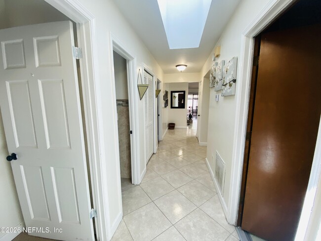 Foto del edificio - 2280 Ironstone Dr E