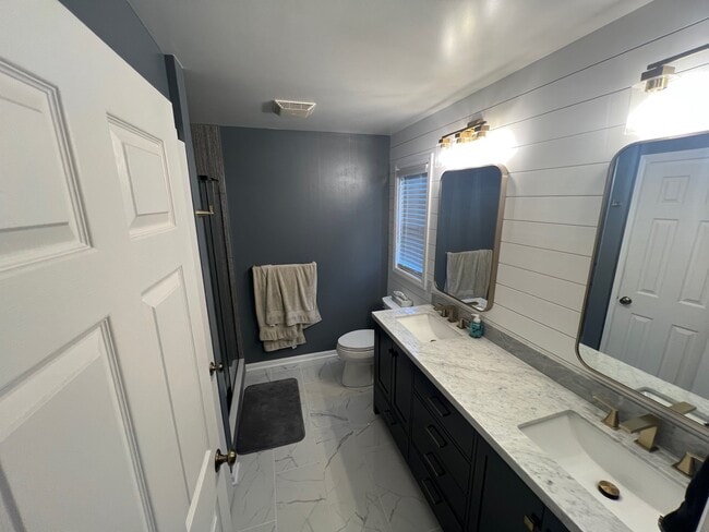 Building Photo - 2596 Lenwood Ln NE