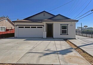 Building Photo - 2400 Knoll St