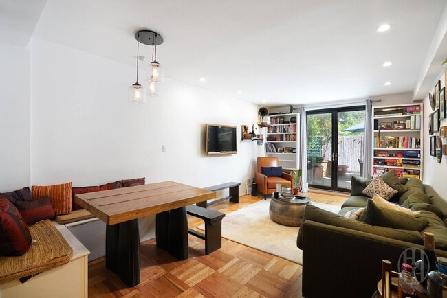 Foto del edificio - 211 E 18th St