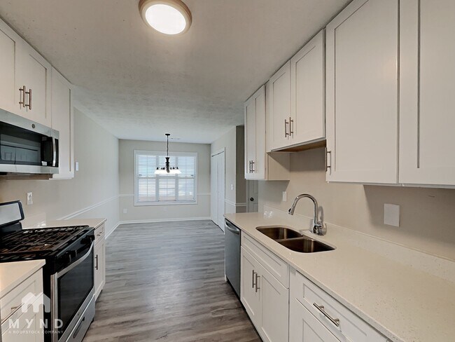 Foto del edificio - 204 Eagles Crest Ct