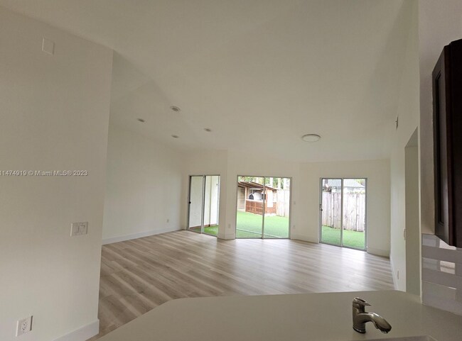 Foto del edificio - 9901 NW 51st Ln