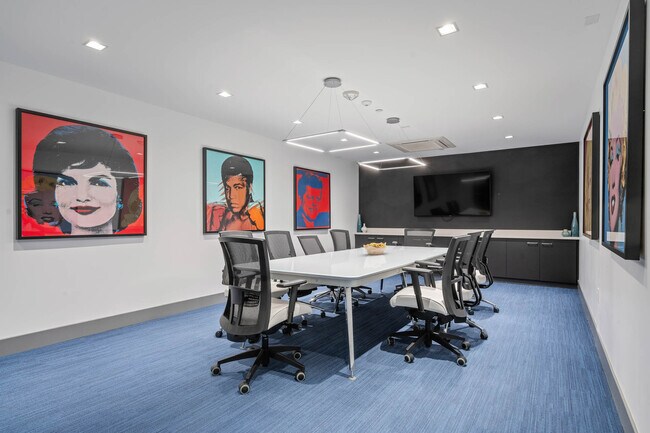 Foto del edificio - 8820 Belford Ave