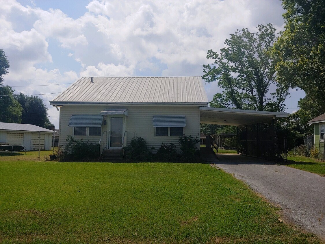 907 E Nezpique St, Jennings, LA 70546 House Rental in Jennings, LA