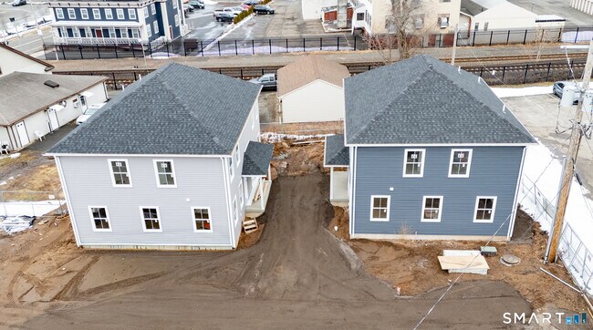 Building Photo - 27 Hall Ave