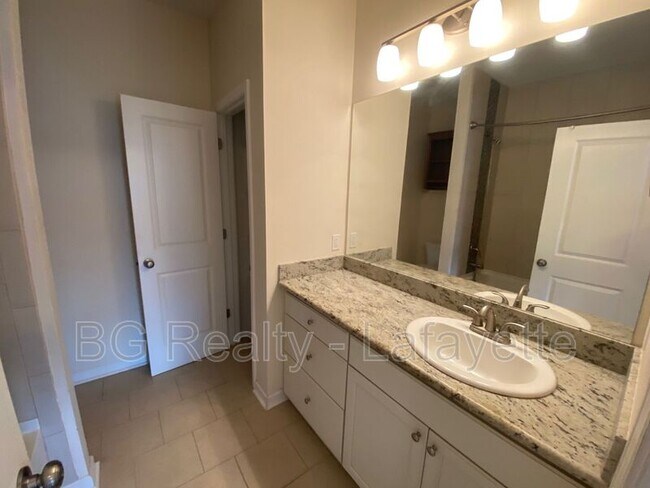 Foto del edificio - 208 Caudill Dr