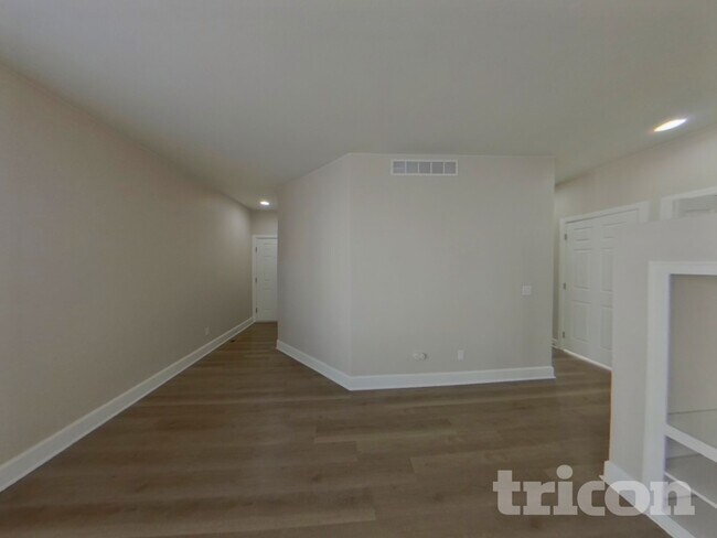 Building Photo - 2290 St Claire Dr