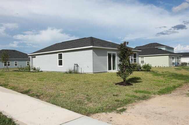 Foto del edificio - 3080 NE 38th Ln