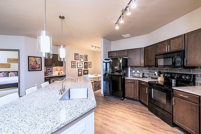 Building Photo - 909 Flats