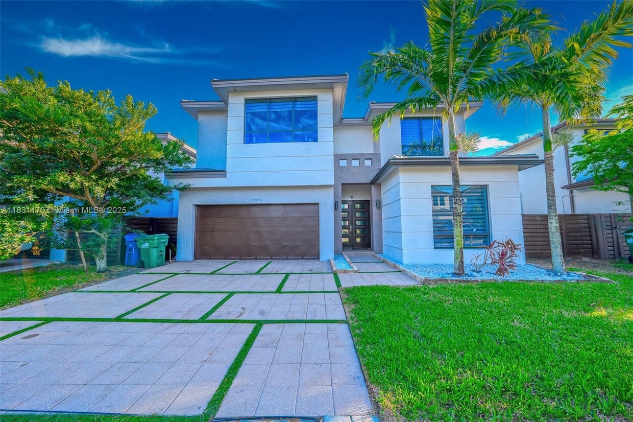 Foto principal - 15976 SW 136th Terrace