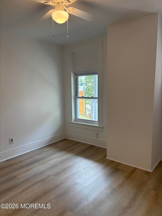 Foto del edificio - 68 Maple Ave