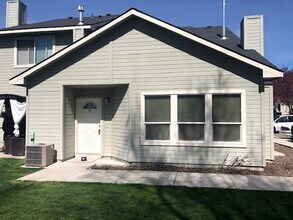 Building Photo - 2053 Lexi's Ln