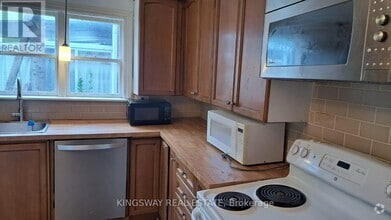 Building Photo - 147 Harmony Ave