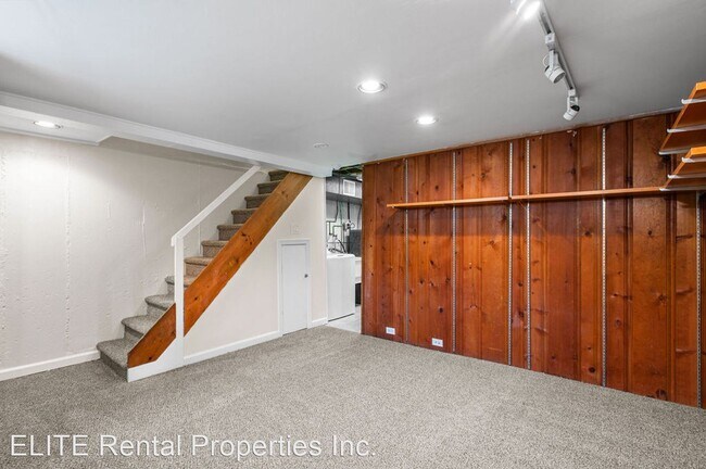 Building Photo - 3 br, 1.5 bath House - 7655 Woodcrest Ave.