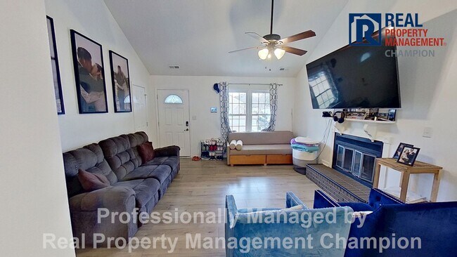 Foto del edificio - Adorable 3 BD/ 1.5 BA Home with Attached Garage and Large Fenced Yard