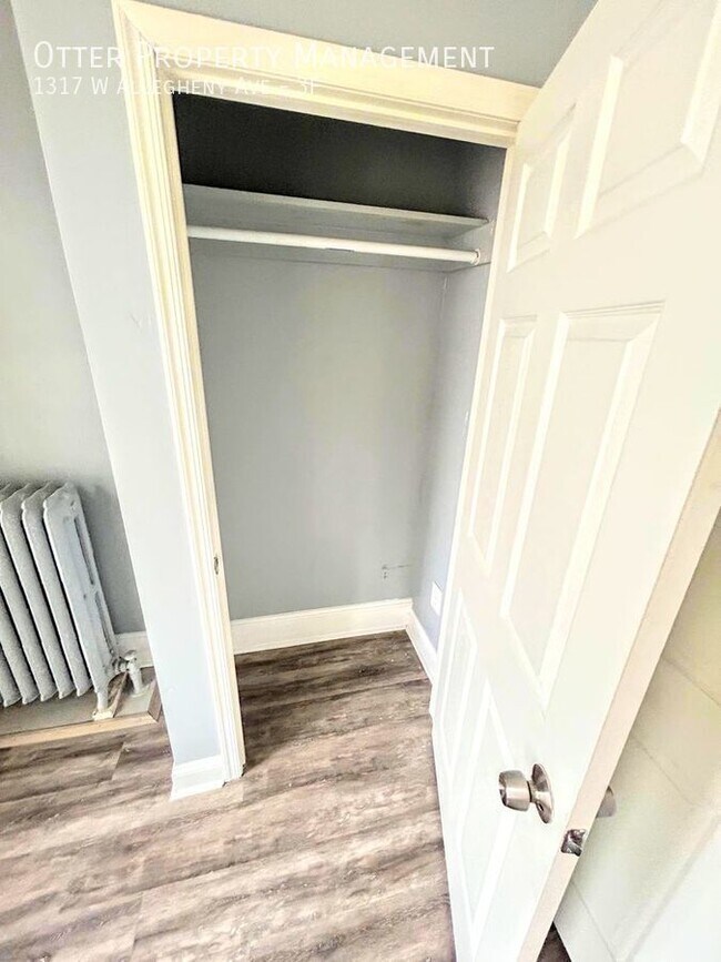 Building Photo - 1BR/1BA Lovely & Bright Apt with Ample Str...