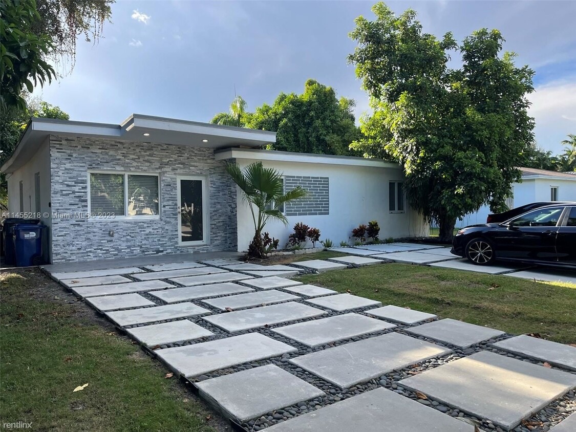 Building Photo - 4 br, 3 bath House - 7902 SW 68th Ave
